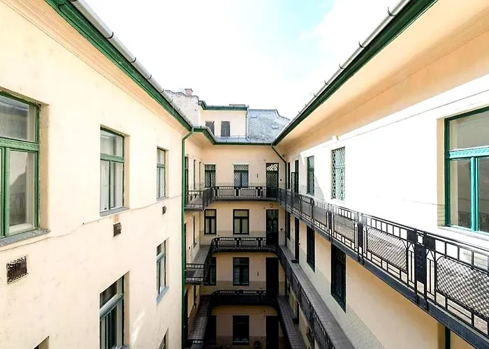 Vaci Street - Location In Budapest, Steps From The Danube Διαμέρισμα