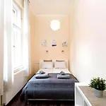 Vaci Street - Location In Budapest, Steps From The Danube Budapeszt