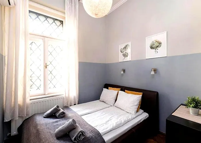 Vaci Street - Location In Budapest, Steps From The Danube * Budapeszt