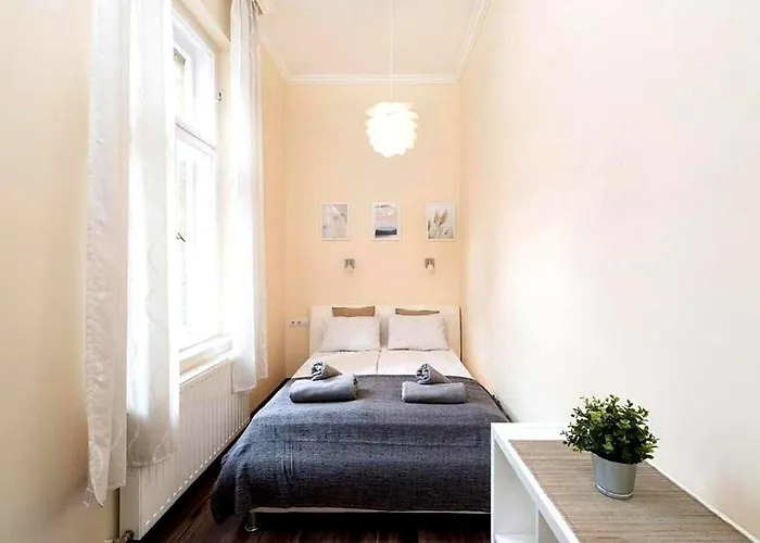 Vaci Street - Location In Budapest, Steps From The Danube Budapeszt
