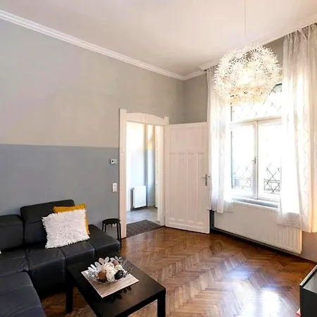 Vaci Street - Location In Budapest, Steps From The Danube アパート ブダペスト